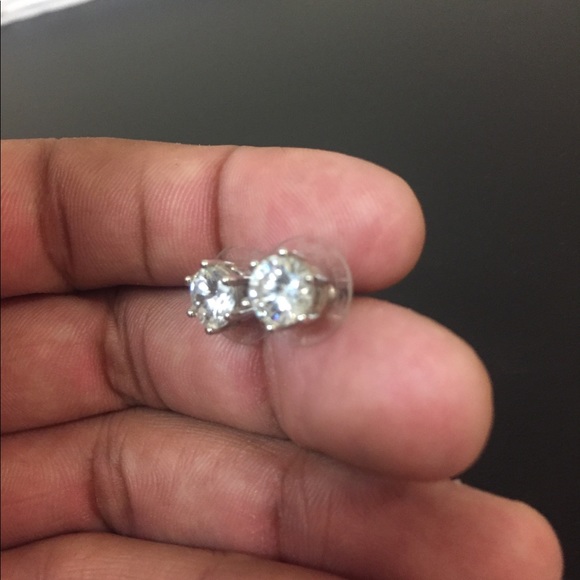 Cubic zirconia earrings - Picture 3 of 3